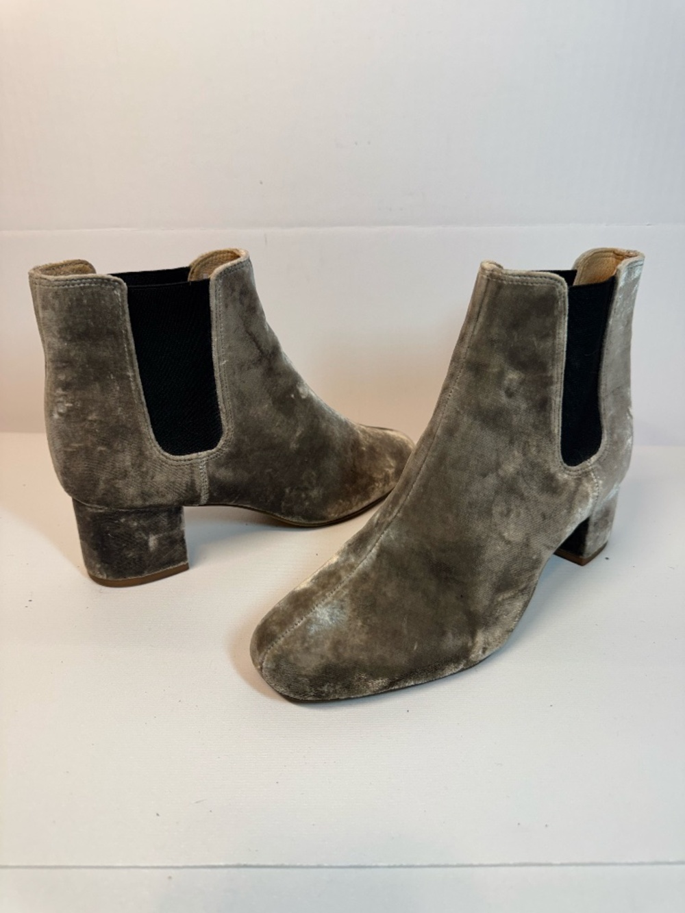 Madewell Taupe Gray Velvet Chelsea Ankle Boots Block Heel Size 7.5